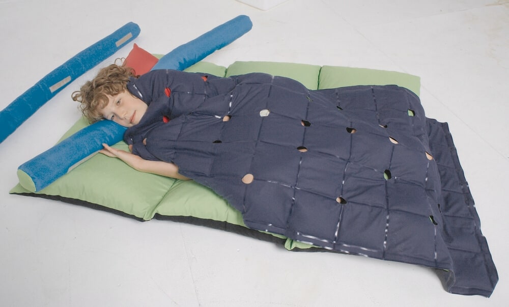 Wipeable Weighted Quilt Massage & Vibration Size Dimensions: 5kg, 142 x 84cm